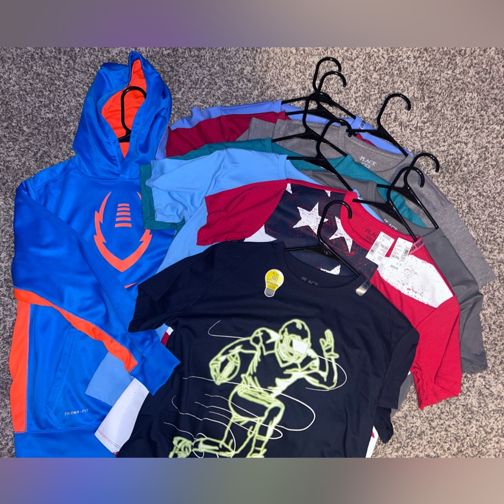 Lot of 8 t-shirts and 1Nike Blue and Orange Therma-FIT Hoodie with Contrast Trim